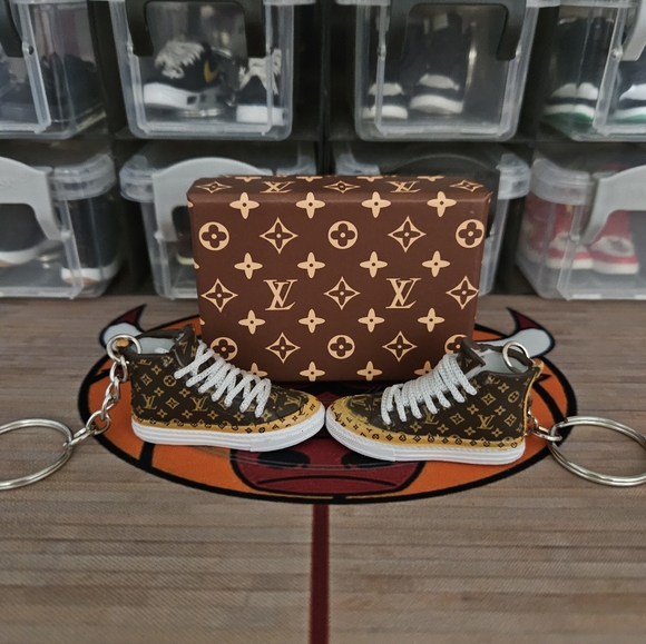 Fashion pair of mini sneakers keychain. - Picture 2 of 7